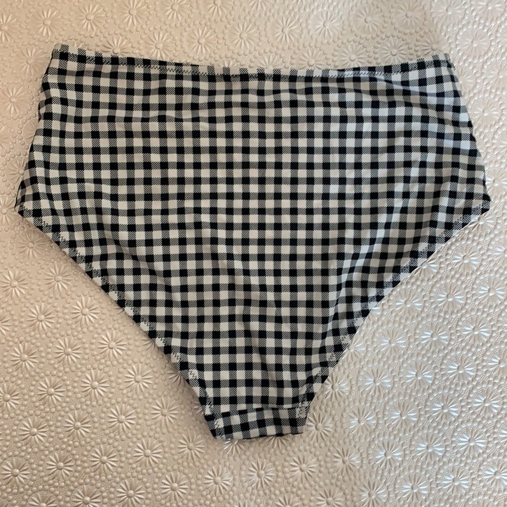 Bikini bottom. - Picture 2 of 3
